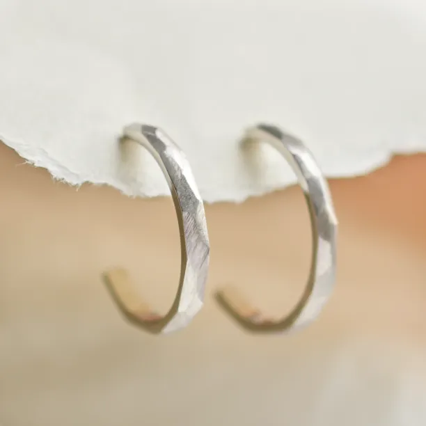 Gold circle earrings with hammered surface ISLA Image