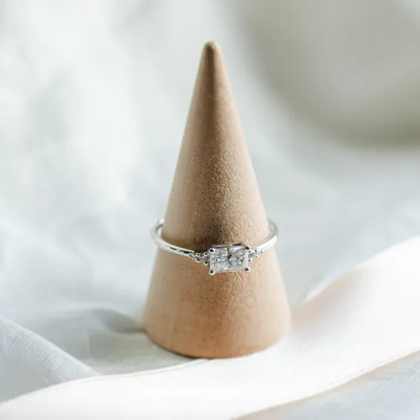 Original engagement ring with moissanite GLOW Image