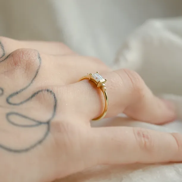 Original engagement ring with moissanite GLOW Image