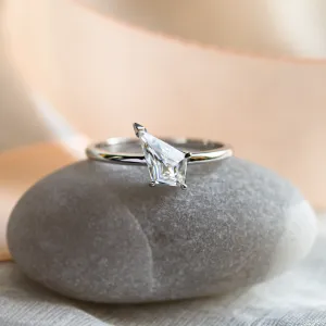 Angled view of the JODIE gold ring with kite moissanite