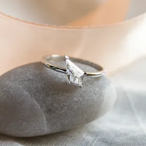 Angled view of the JODIE gold ring with kite moissanite