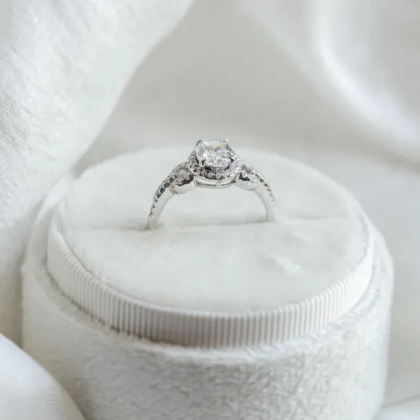 Luxury engagement ring with moissanites MERYL  Image
