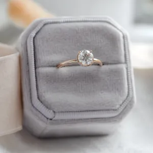 ISABELLA diamond engagement ring, clear view of the round central diamond