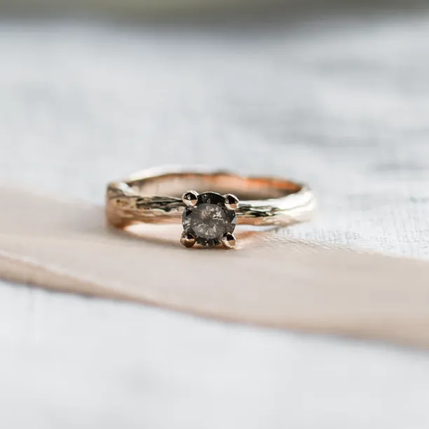 DREAM twig-shaped gold ring with a salt and pepper diamond
