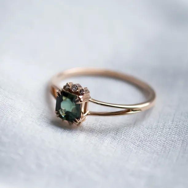 Zlatý prsten s modrozeleným safírem a diamanty ESMÉ Image