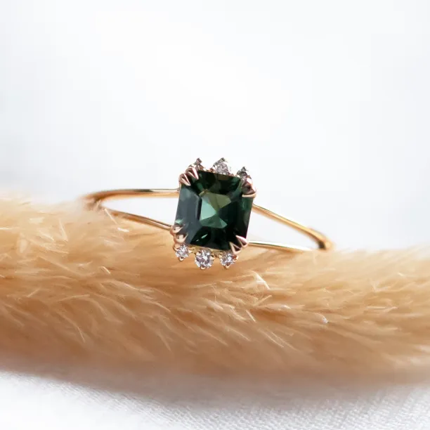 Zlatý prsten s modrozeleným safírem a diamanty ESMÉ Image