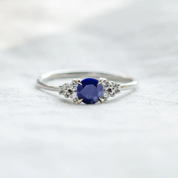 Zlatý prsten s centrálním lapis lazuli a diamanty ROYAL
