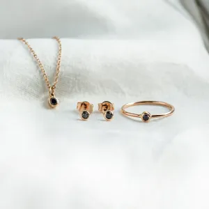 Černý diamant ve zlaté kolekci šperků DARCY