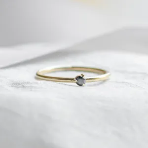 Prsten CAREY Martini s černým diamantem ve žlutém zlatě