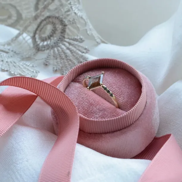 Original ring with salt'n'pepper diamond JACKIE