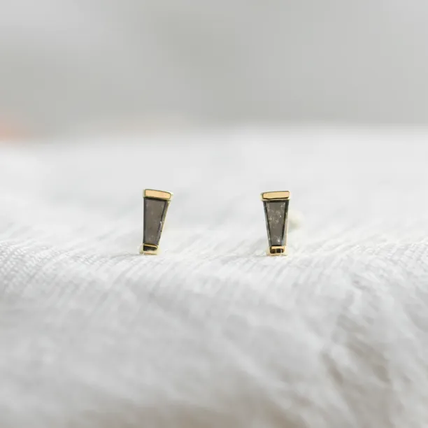 Náušnice GIGI se zúženými baguette salt and pepper diamanty