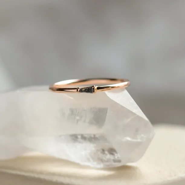Gold ring with tapered baguette gray diamond GERRY Image