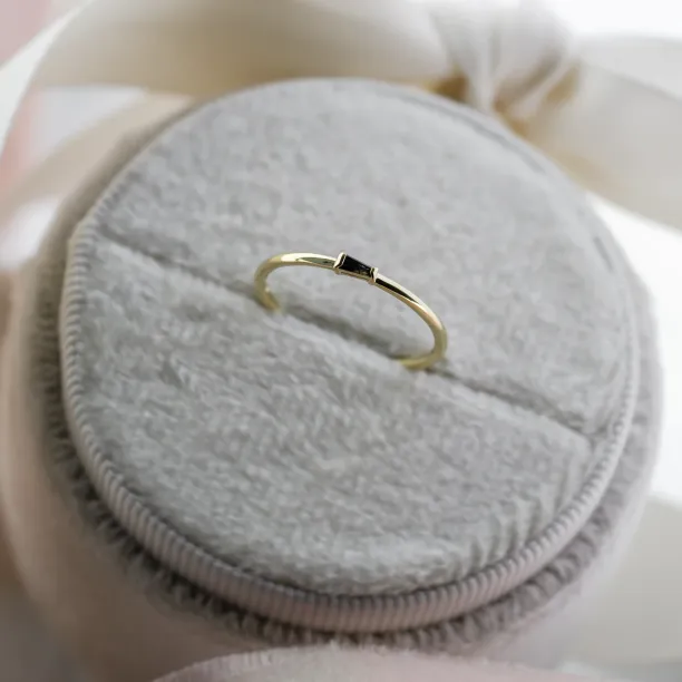 Gold ring with tapered baguette gray diamond GERRY Image