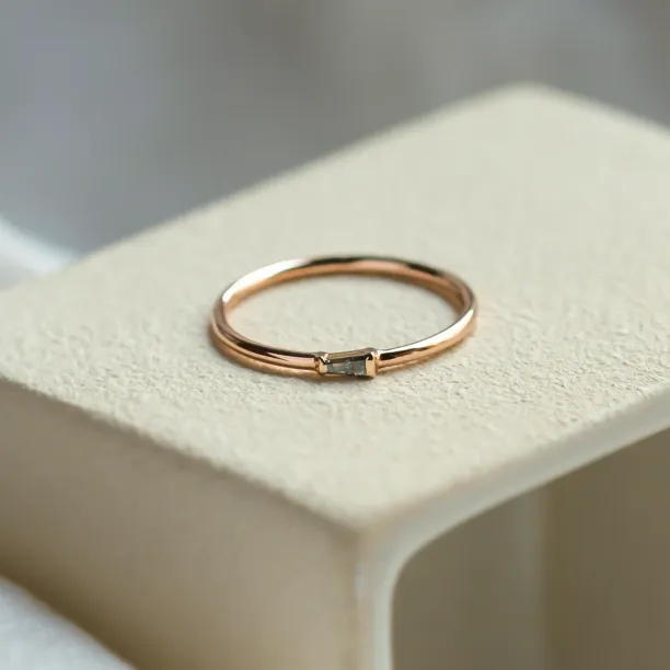 Gold ring with tapered baguette gray diamond GERRY Image