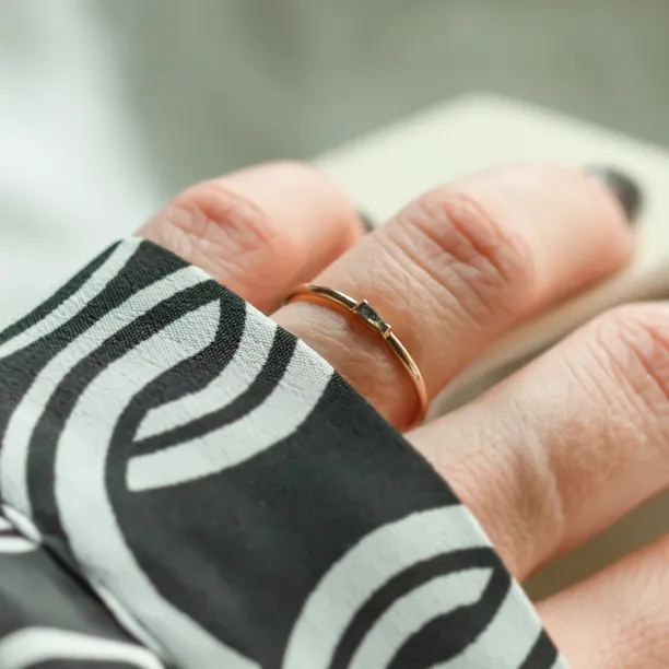 Gold ring with tapered baguette gray diamond GERRY Image
