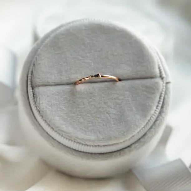 Gold ring with tapered baguette gray diamond GERRY Image