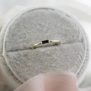 Zlatý prsten RODEO s obdélníkovým diamantem salt'n'pepper při pohledu shora