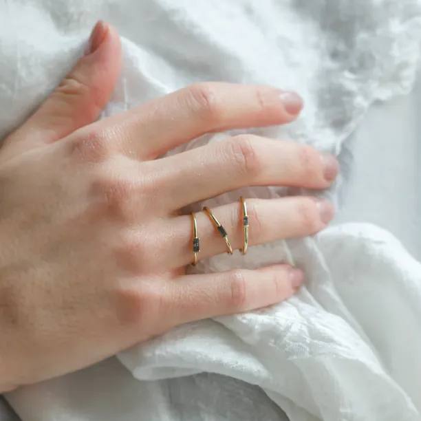 Gold ring with baguette salt'n'pepper diamond TORRE Image