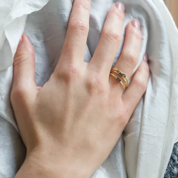 Gold ring with baguette salt'n'pepper diamond TORRE Image