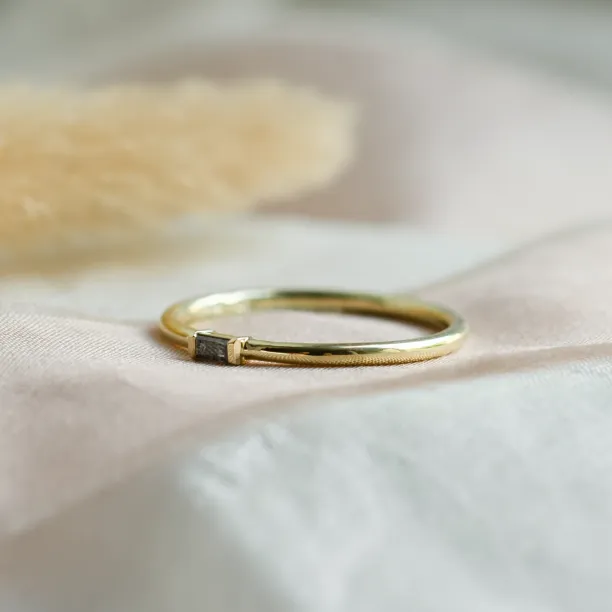 Gold ring with baguette salt'n'pepper diamond TORRE Image