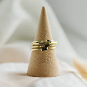 Minimalist ring with baguette salt'n'pepper diamond TASSI Thumbnail