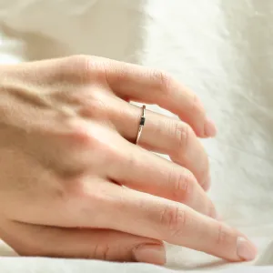 Minimalist ring with baguette salt'n'pepper diamond TASSI Thumbnail