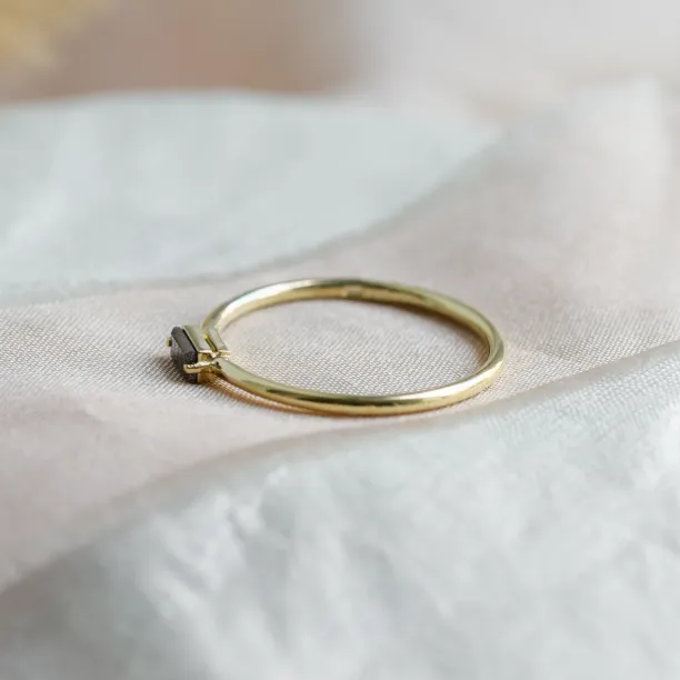Minimalist ring with baguette salt'n'pepper diamond TASSI Image