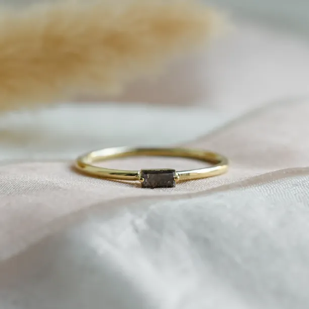 Minimalist ring with baguette salt'n'pepper diamond TASSI Image