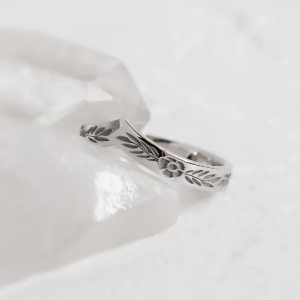Curved wedding ring with floral motive LENNA Image