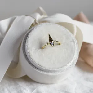 Alternative engagement ring with salt and pepper diamond CHLOE Thumbnail