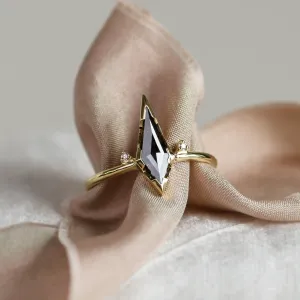 Alternative engagement ring with salt and pepper diamond CHLOE Thumbnail