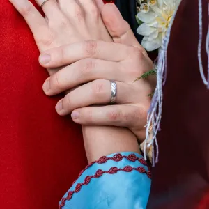 Original wedding rings with waves FIUME Thumbnail