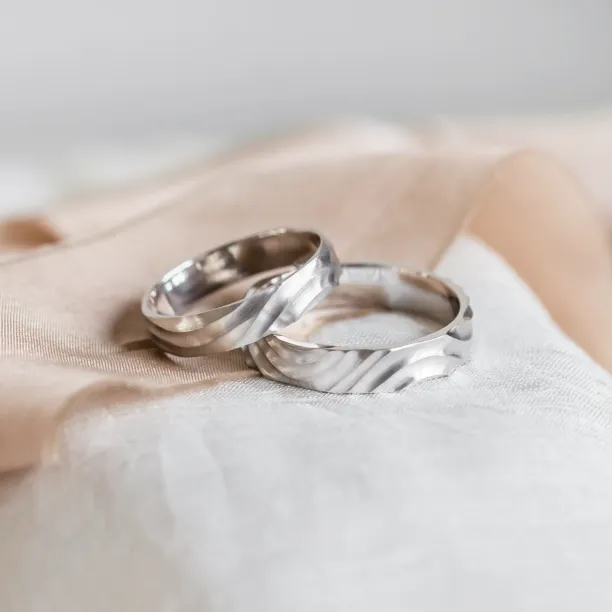 Original wedding rings with waves FIUME Image