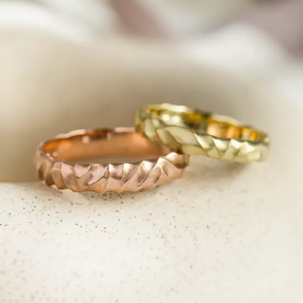 Original engraved gold wedding rings ROCK with hand-cut grooves