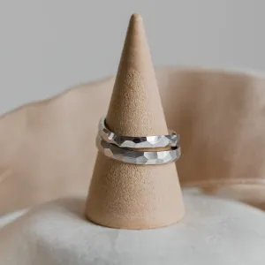 Original wedding rings with hammered surface BEAT Thumbnail