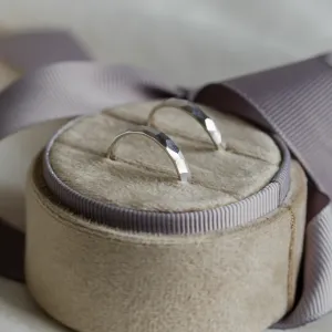 Original wedding rings with hammered surface BEAT Thumbnail