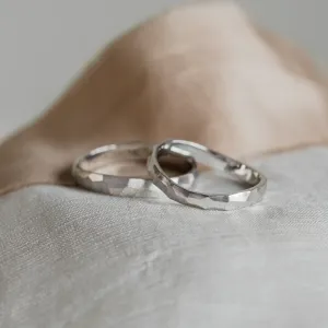 Original wedding rings with hammered surface BEAT Thumbnail