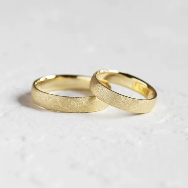 Matte wedding bands with florentine surface CALCOLO Image