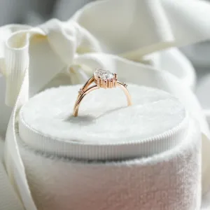 Atypical gold ring with moissanites AMELIA Thumbnail
