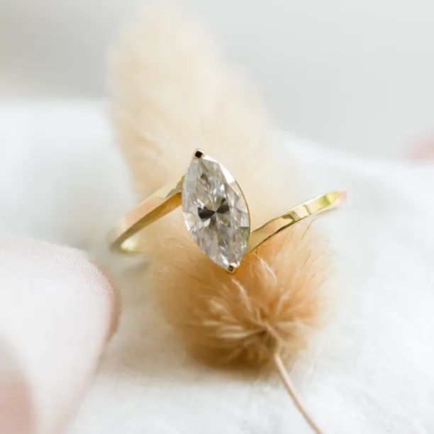 Elegant ring with marquise moissanite CHARLOTTE Image