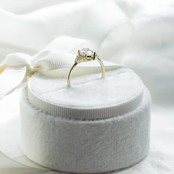 Luxury engagement ring with moissanites JOSEPHINE Image