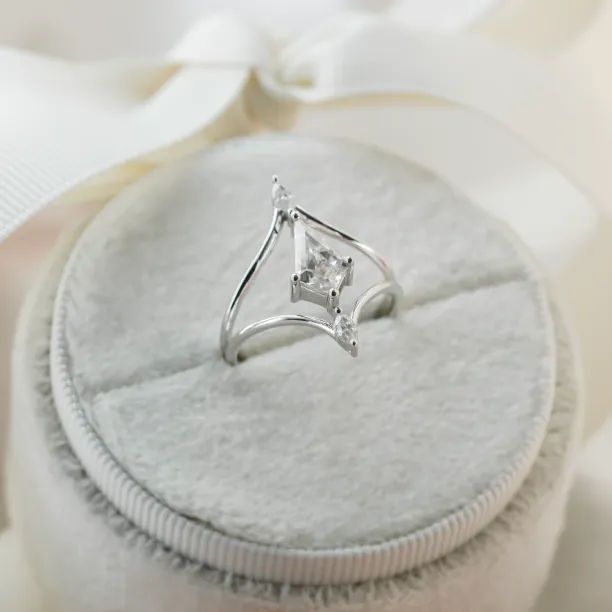 Extravagant split shank ring with moissanites ELOISE Image