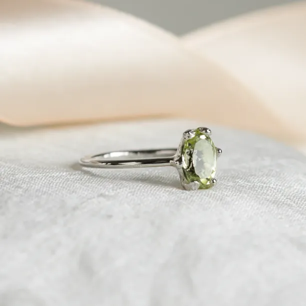 Angled close-up of the gold SORRENTO ring with lemon quartz