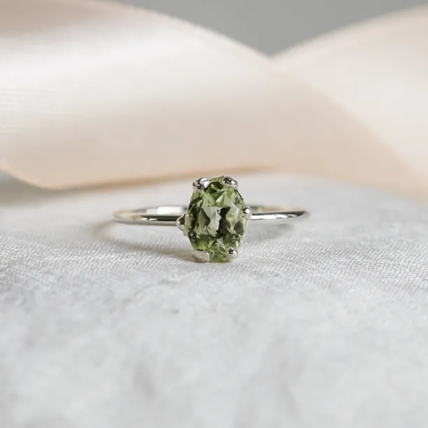 Gold ring with lemon quartz SORRENTO, showing the oval gemstone and slender band