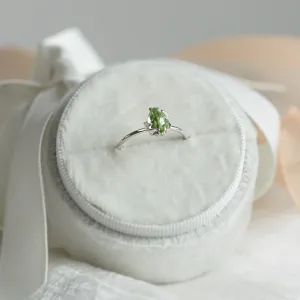 Gold ring with pear peridot GUAVA Thumbnail