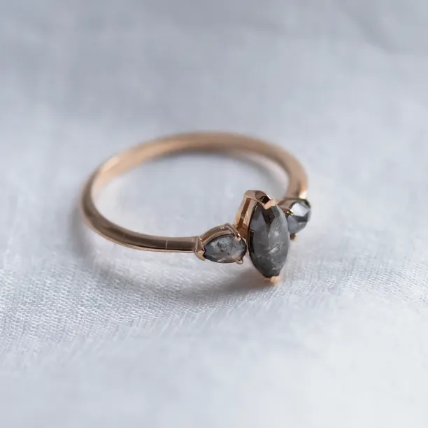 Side view of the RHEA ring with a central marquise and two pear-shaped diamonds