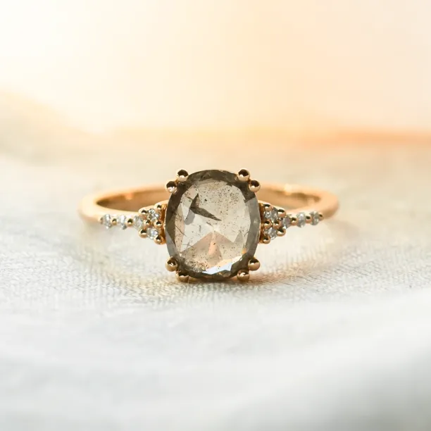 Close-up of the AGNES gold ring with a salt and pepper diamond