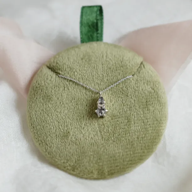 Celý náhrdelník GEORGINA s přívěskem ze salt and pepper diamantů