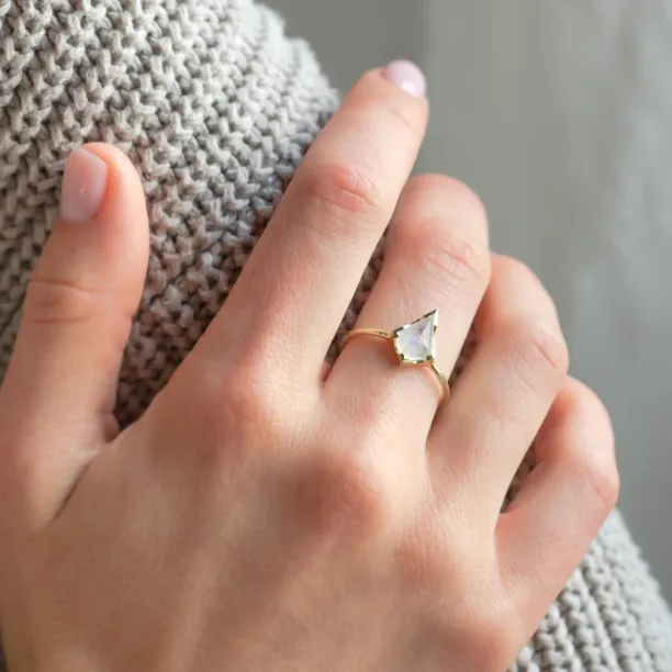 Gold ring with kite moonstone RACQUET Image