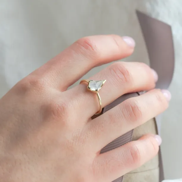 Gold ring with kite moonstone RACQUET Image